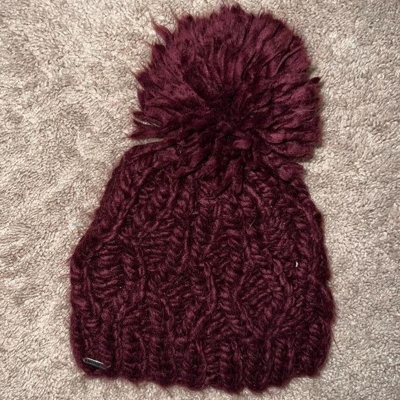 Hollister Women’s Maroon Cable Knit Pom Beanie - Picture 6 of 6